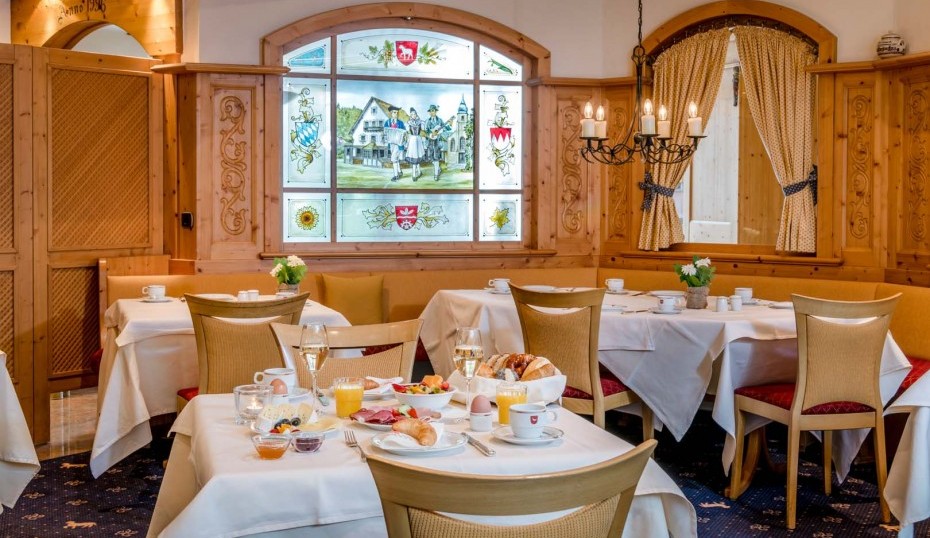 Julius Echterstube Frühstück Gedeckter Tisch