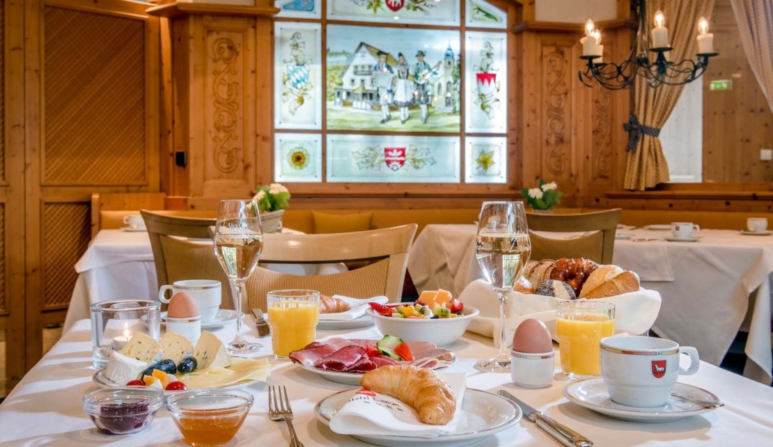 Julius Echterstube Frühstück Gedeckter Tisch 1