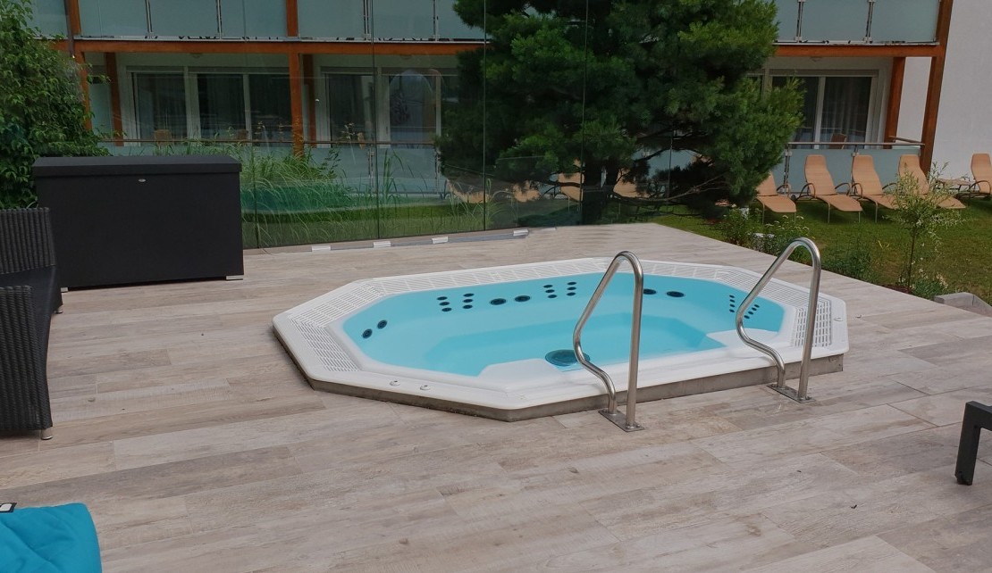 Whirlpool Wellness Garten Chillout 3