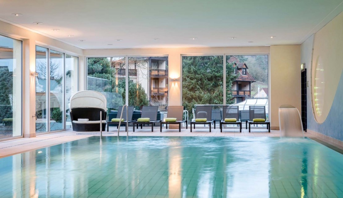 Wellness Pool Innenpool Aussichten