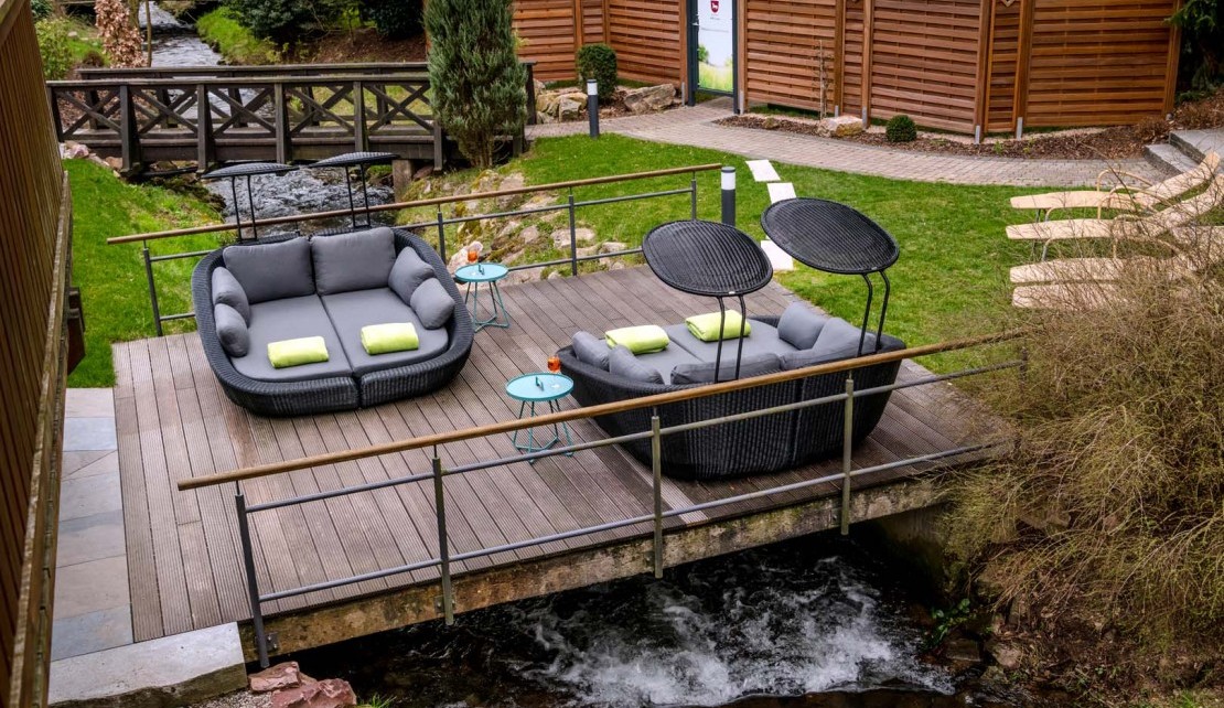 Wellnessgarten Chillout Bereich Liegen Bachlauf